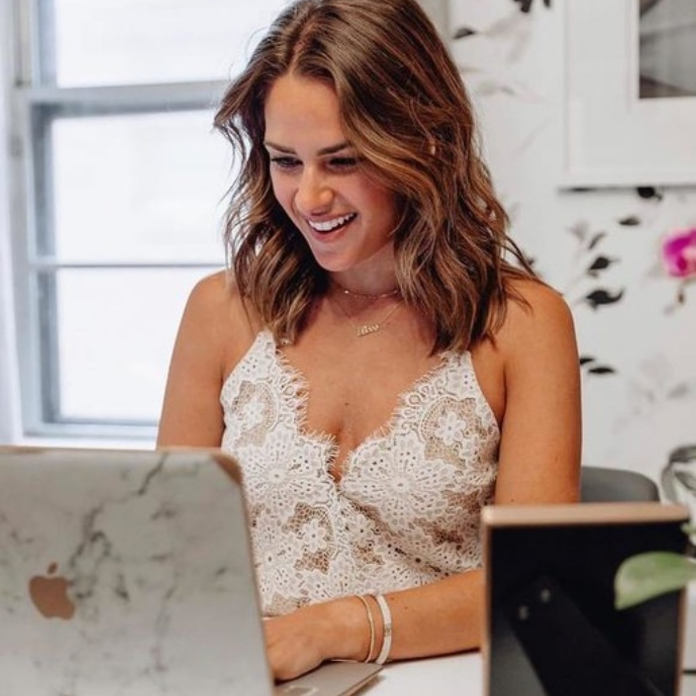 :: Stella & Dot | x Dress for Success Gold Boss Dainty Delicate Necklace - Picture 9 of 9